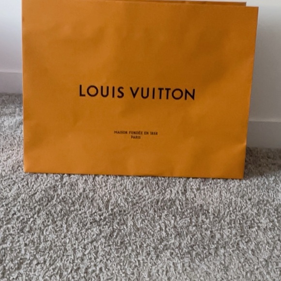 Louis Vuitton - Picture 4 of 7